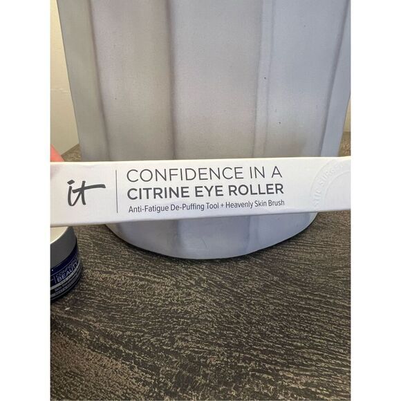 COSMETIC BUNDLE - Picture 4 of 8